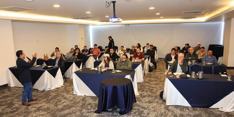 Extensionistas del departamento de Guatemala aprenden el programa Suelos y Agua para el Futuro