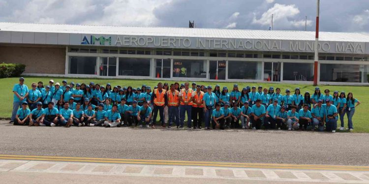 AIMM inspira a 70 futuros profesionales a dar sus primeros pasos en la aviación