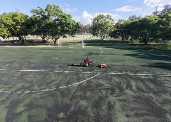Canchas sintéticas de parques y centros deportivos vuelven a abrir sus puertas