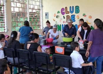 Capacitan a madres de familia en preparación de recetas nutritivas