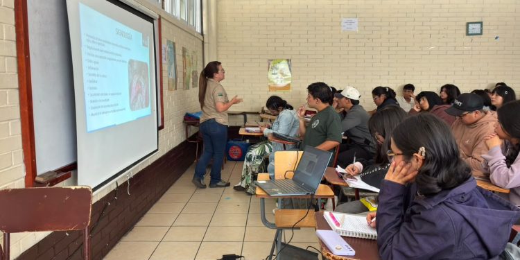 Estudiantes de veterinaria aprenden a detectar de forma temprana el Gusano Barrenador