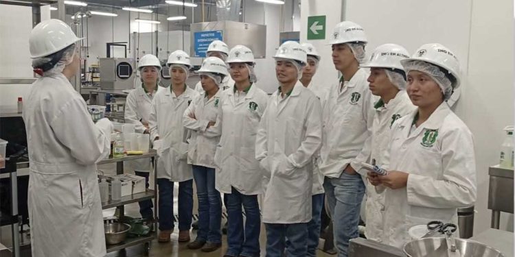 Estudiantes de la ENCA fortalecen sus conocimientos en investigación e innovación agroindustrial