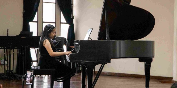 El piano Steinway del Conservatorio Nacional de Música vuelve a sonar tras su reconstrucción