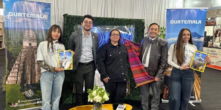 Embajada de Guatemala en Argentina presenta oportunidades de inversión y turismo en la Expotan